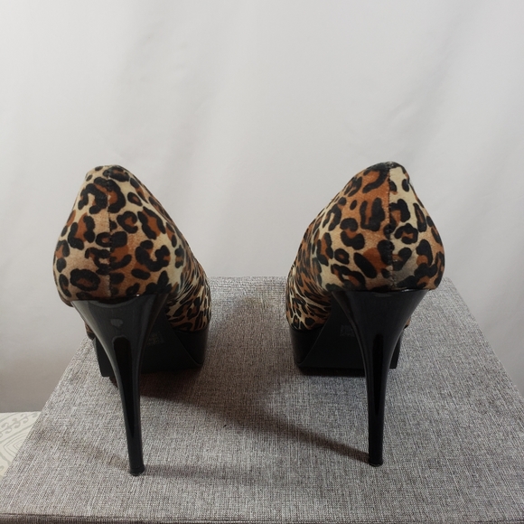 Shoes - Picture 3 of 4